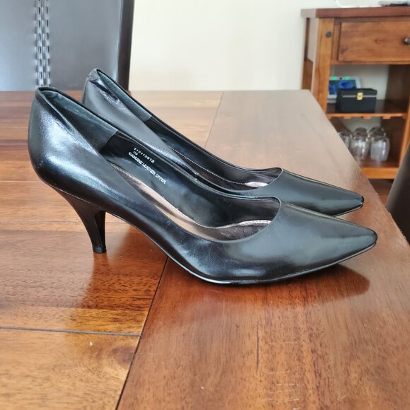 Black Pumps - Picture 4 of 5